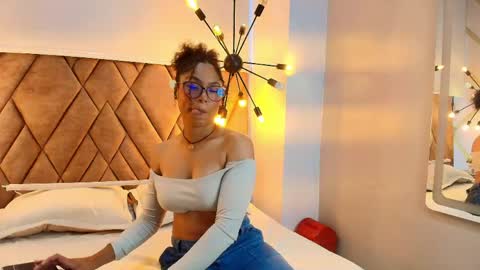 Snapshot of milu_brunnete chatting on June 9, 12:17 pm milu_brunnete online show from June 9, 12:17 pm