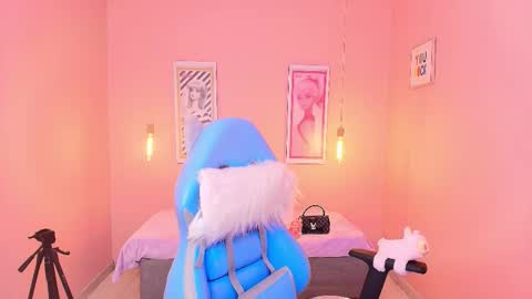 milu_carbajal_x online show from February 12, 4:40 am