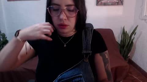 Milu Wallace  online show from March 6, 11:56 pm