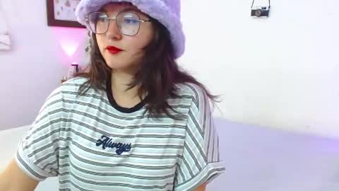 Snapshot of mily_baker chatting on June 1, 11:28 pm mily_baker online show from June 1, 11:28 pm