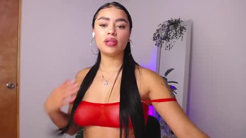 Mily Ortiz online show from November 4, 4:28 pm