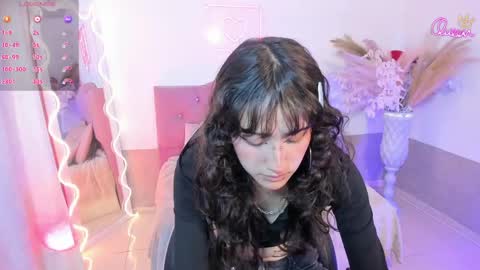 mily_tay online show from April 16, 12:28 pm