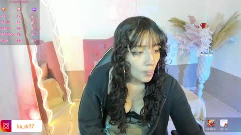 mily_tay online show from April 17, 11:46 am