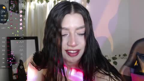 Snapshot of mily_thomson_b chatting on April 23, 10:12 pm Mily online show from April 23, 10:12 pm
