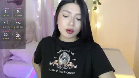 Snapshot of mily_thomson_b chatting on June 29, 4:40 pm Mily online show from June 29, 4:40 pm