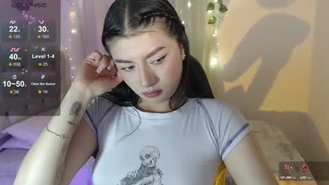 Snapshot of mily_thomson_b chatting on July 5, 10:28 pm Mily online show from July 5, 10:28 pm