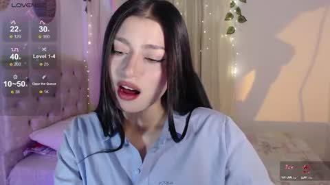 Snapshot of mily_thomson_b chatting on July 18, 12:15 am Mily online show from July 18, 12:15 am