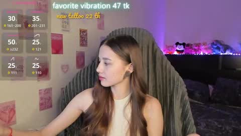 Snapshot of milyamess chatting on June 7, 6:22 pm Emily online show from June 7, 6:22 pm