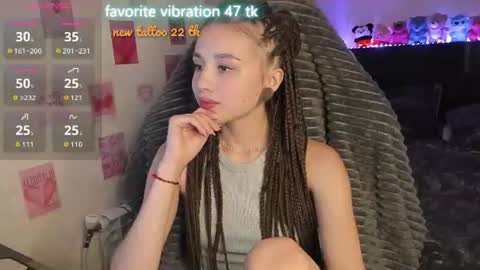 Snapshot of milyamess chatting on August 5, 5:05 pm Emily online show from August 5, 5:05 pm