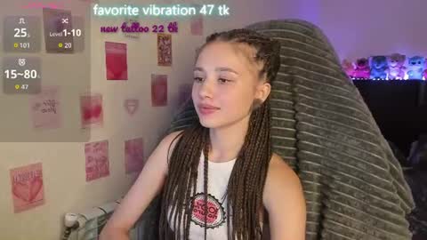 Snapshot of milyamess chatting on August 9, 5:40 pm Emily online show from August 9, 5:40 pm
