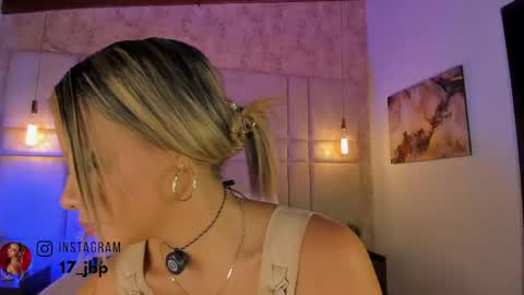 Snapshot of milyy_vermont chatting on April 20, 7:48 pm Milyy online show from April 20, 7:48 pm