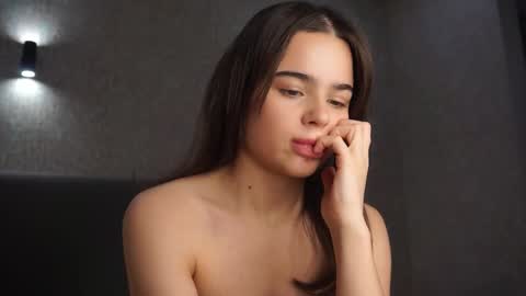 Snapshot of milyyclaars chatting on February 13, 1:51 pm Linda online show from February 13, 1:51 pm