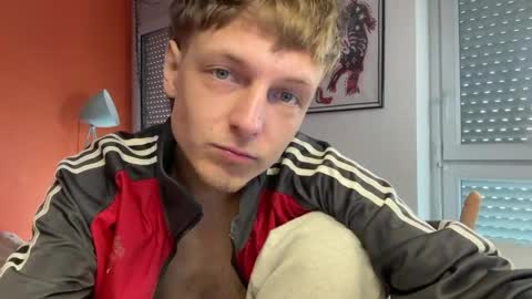 Snapshot of mimiro12 chatting on April 11, 12:31 pm mimiro12 online show from April 11, 12:31 pm