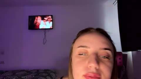 Snapshot of mimisweet78 chatting on March 15, 3:07 pm mimisweet78 online show from March 15, 3:07 pm