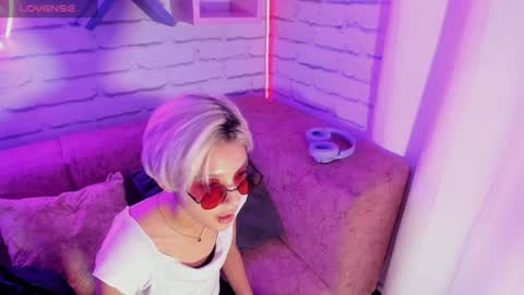 Minji online show from January 11, 12:07 pm