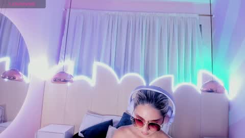 Minji online show from February 3, 12:03 pm