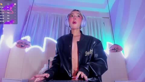 Minji online show from February 5, 6:15 pm