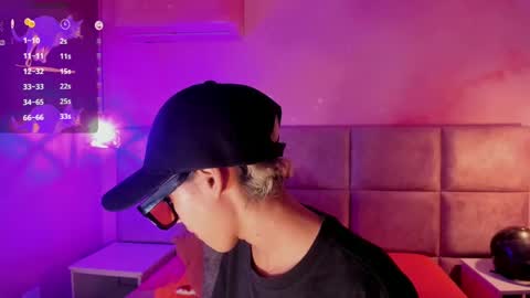 Minji online show from February 10, 6:24 pm