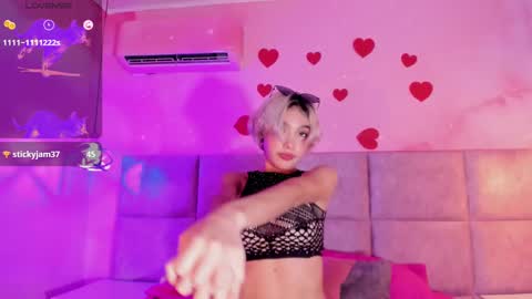 Minji online show from February 26, 5:39 pm