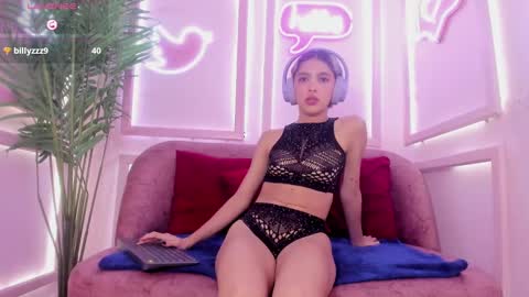 Minji online show from March 3, 5:50 pm