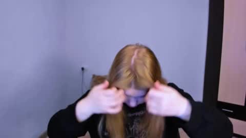 hi Im Mina  online show from November 27, 1:51 am