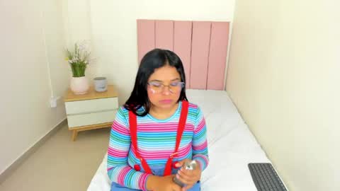 Snapshot of mindy_claker chatting on May 6, 12:21 pm Mindy online show from May 6, 12:21 pm