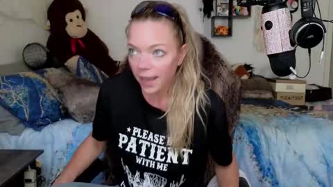 Mindy Mars online show from November 8, 6:40 pm