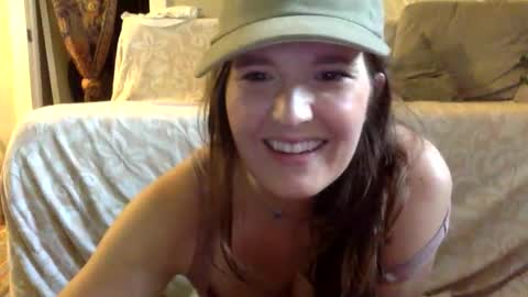 Snapshot of mindymounds chatting on May 4, 12:06 am Mindy online show from May 4, 12:06 am