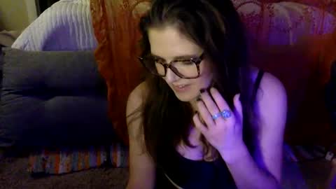 Snapshot of mindymounds chatting on June 3, 5:10 am Mindy online show from June 3, 5:10 am