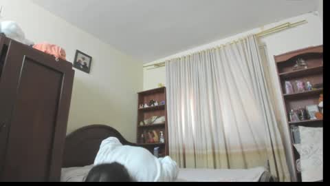 Snapshot of minefoxy2 chatting on April 4, 3:09 pm Amber online show from April 4, 3:09 pm
