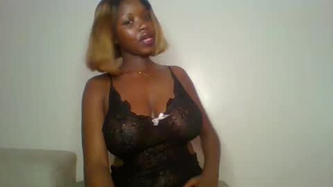 Snapshot of mini_barbie chatting on April 25, 8:50 pm STRAWBERRY online show from April 25, 8:50 pm