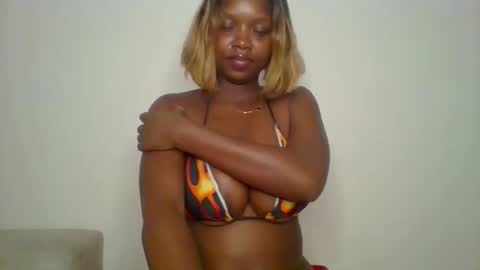 Snapshot of mini_barbie chatting on May 7, 11:21 pm STRAWBERRY online show from May 7, 11:21 pm