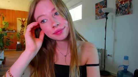 Snapshot of minidiva_ chatting on May 9, 11:48 am Amelia online show from May 9, 11:48 am