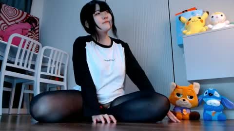 Minji online show from April 18, 12:53 pm