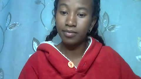 Snapshot of minouch211907 chatting on April 19, 1:27 am minouch211907 online show from April 19, 1:27 am