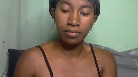 Snapshot of minouch211907 chatting on May 2, 2:49 am minouch211907 online show from May 2, 2:49 am
