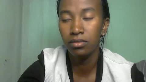 Snapshot of minouch211907 chatting on May 22, 2:51 am minouch211907 online show from May 22, 2:51 am