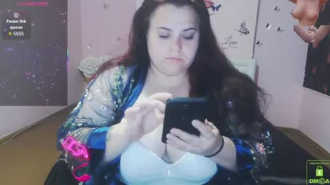 Snapshot of mira_cle_ chatting on July 6, 7:49 am mira_cle_ online show from July 6, 7:49 am
