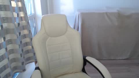 mira_g online show from February 6, 12:41 pm