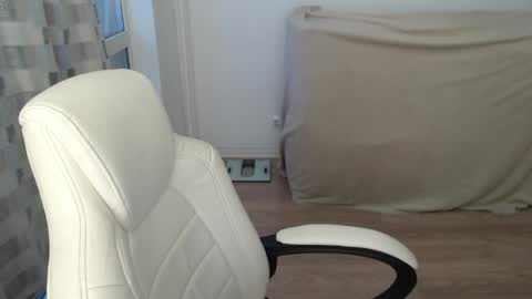 mira_g online show from February 11, 2:33 pm