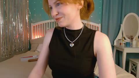 Snapshot of mira_glace chatting on June 5, 11:05 am Mira3 online show from June 5, 11:05 am