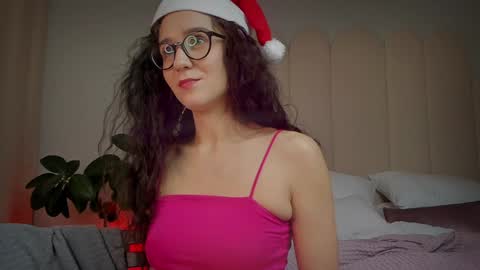 Snapshot of mira_kraviz chatting on January 1, 11:38 am Mira online show from January 1, 11:38 am