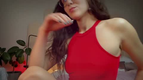 Snapshot of mira_kraviz chatting on January 1, 5:44 pm Mira online show from January 1, 5:44 pm