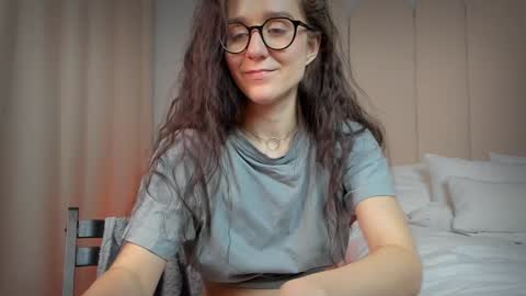 Snapshot of mira_kraviz chatting on February 2, 11:21 pm Mira online show from February 2, 11:21 pm