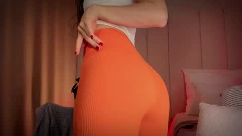 Snapshot of mira_kraviz chatting on September 30, 9:09 pm Mira online show from September 30, 9:09 pm