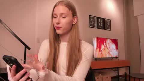Snapshot of mira_lite chatting on May 2, 10:37 pm Mira online show from May 2, 10:37 pm