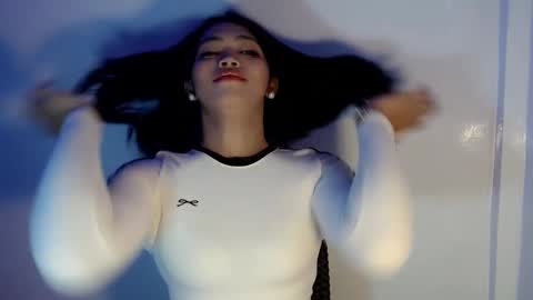 Snapshot of mira_luna222 chatting on December 21, 11:45 pm Mira Bella online show from December 21, 11:45 pm