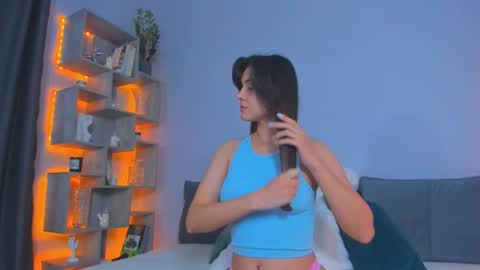 Snapshot of mirabrunette chatting on August 3, 4:00 am Mira follow my fansly online show from August 3, 4:00 am