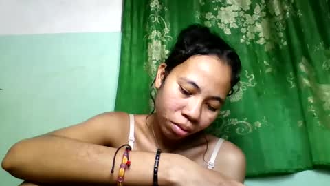 mirah881 online show from May 28, 7:00 pm