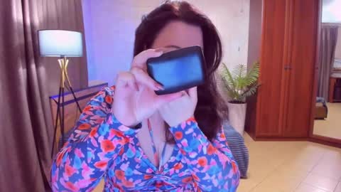 MirandaDyson online show from April 7, 6:52 pm